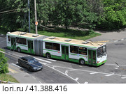 Городской автобус № 133 поворачивает на Фрязевскую улицу, Москва, Россия (2014 год). Редакционное фото, фотограф lana1501 / Фотобанк Лори
