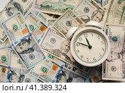 Время - деньги. Долларовые купюры и часы. Будильник и деньги. Time is money. Dollar bills and watches. Alarm clock and money. Стоковое фото, фотограф Ольга Митряева / Фотобанк Лори