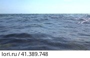 Небольшое волнение на море. Летний солнечный день. Стоковое видео, видеограф Олег Хархан / Фотобанк Лори