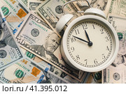 Время - деньги. Долларовые купюры и часы. Будильник и деньги. Time is money. Dollar bills and watches. Alarm clock and money. Стоковое фото, фотограф Ольга Митряева / Фотобанк Лори