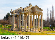 Tetrapylon in Aphrodisias, Turkey. Стоковое фото, фотограф Яков Филимонов / Фотобанк Лори