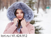 зимний портрет молодой девушки. Стоковое фото, фотограф Андрей Аркуша / Фотобанк Лори