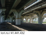 Road junction on overpasses above the groung. Стоковое фото, фотограф Евгений Харитонов / Фотобанк Лори