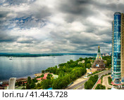 SAMARA, RUSSIA - MAY 21: Day view of the apartment complex Ladya, May 21 2016, Samara. The complex is located in the heart of the city of Samara on the Volga river. Стоковое фото, фотограф Андрей Аркуша / Фотобанк Лори