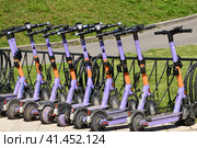 Moscow, Russia - Aug 04. 2023 Short-term rental service for electric scooters Urent. Редакционное фото, фотограф Володина Ольга / Фотобанк Лори