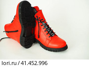 Fashionable women's shoes are red., insulated on a white background. Модные женские туфли красного цвета., утепленные на белом фоне. Стоковое фото, фотограф Egor Sarantstv / Фотобанк Лори