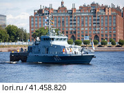Противодиверсионный катер П-449 "Юнармеец Дагестана" проекта 21980 Каспийской флотилии ВМФ России. Военно-морской парад ко Дню ВМФ. Санкт-Петербург (2023 год). Редакционное фото, фотограф Сергей Афанасьев / Фотобанк Лори