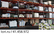 Interior of warehouse of local garden store filled with natural and synthetic multinutrient fertilizers (2023 год). Редакционное видео, видеограф Яков Филимонов / Фотобанк Лори