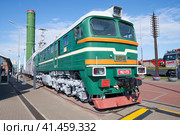 Тепловоз М62 с боевым железнодорожным ракетным комплексом 15П961"Молодец" с поднятой межконтинентальной баллистической ракетой. Музей железных дорог России. Санкт-Петербург (2023 год). Редакционное фото, фотограф Виктор Карасев / Фотобанк Лори
