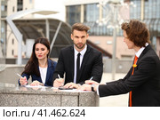 Business people sign a contract. Стоковое фото, фотограф Андрей Аркуша / Фотобанк Лори