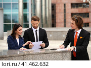 Business people sign a contract. Стоковое фото, фотограф Андрей Аркуша / Фотобанк Лори