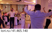 Nizhny Novgorod, Russia, Kazanskoe shosse 29. 08.31.2023. People dancing and having fun at a wedding banquet in a beautiful restaurant.  footage Нижний Новгород, Россия, Казанское шоссе, 29. 31.08.2023. Люди танцуют и веселятся на свадебном банкете в красивом ресторане. Редакционное видео, видеограф Egor Sarantstv / Фотобанк Лори