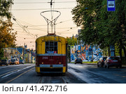 Старый советский трамвай РВЗ-6М2 сзади (2023 год). Редакционное фото, фотограф Илья Старков / Фотобанк Лори