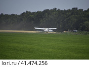 The spraying of fertilizers and pesticides on the field with the aircraft. Стоковое фото, фотограф Леонид Еремейчук / Фотобанк Лори