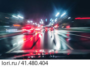 Скорость движение по ночному городу в дождь. Night rainy highway. High-speed traffic and blur on a long exposure. Neon lights of city. Стоковое фото, фотограф Евгений Горбунов / Фотобанк Лори