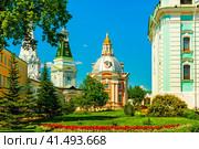 View of the Church of Smolenskaya, and Zosima and Savvaty in the Holy Trinity Sergius Lavra in the city of Sergiev Posad (2022 год). Редакционное фото, фотограф Владимир Ушаров / Фотобанк Лори