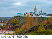 Тобольск. Осенний вид на Католическую церковь Пресвятой Троицы и Тобольский кремль с Панина бугра (2023 год). Редакционное фото, фотограф Литвяк Игорь / Фотобанк Лори