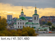 Тюмень.рассвет нга фоне Воскресенской церкви (2023 год). Редакционное фото, фотограф Литвяк Игорь / Фотобанк Лори