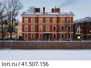 View of a brick building, formerly the commandant's house, on the island of New Holland on the banks of the Moika River on a winter day, St. Petersburg, Russia. Стоковое фото, фотограф Ula Ulachka / Фотобанк Лори