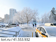 Moscow, Russia - Dec 29. 2021. Snowy park in winter in the Zelenograd. Редакционное фото, фотограф Володина Ольга / Фотобанк Лори