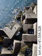 Breakwater of the rectangular stone figures. Стоковое фото, фотограф Леонид Еремейчук / Фотобанк Лори
