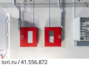 A red fire shield is installed in the corridor of an apartment building. Стоковое фото, фотограф Дмитрий Головач / Фотобанк Лори