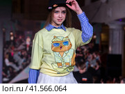 Показ одежды из коллекции VK Store в рамках фестиваля детской моды KIDS FASHION WEEK в "Центральном детском магазине на Лубянке" (ЦДМ) в центре города Москвы, Россия (2023 год). Редакционное фото, фотограф Николай Винокуров / Фотобанк Лори