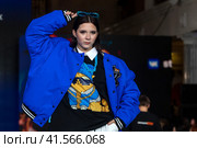 Показ одежды из коллекции VK Store в рамках фестиваля детской моды KIDS FASHION WEEK в "Центральном детском магазине на Лубянке" (ЦДМ) в центре города Москвы, Россия (2023 год). Редакционное фото, фотограф Николай Винокуров / Фотобанк Лори