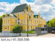 Городская усадьба Долгоруких — Р. Б. Шен. Москва. Россия (2023 год). Редакционное фото, фотограф E. O. / Фотобанк Лори