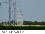 Assembly and installation of new support a power line. Стоковое фото, фотограф Леонид Еремейчук / Фотобанк Лори