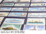 Album page with postage stamps with ships and icebreakers (2022 год). Редакционное фото, фотограф Андрей Журавлев / Фотобанк Лори