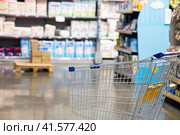 Abstract blurry photo of a supermarket with an empty shopping cart concept. Стоковое фото, фотограф Вербицкая Светлана / Фотобанк Лори