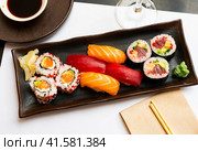 Sushi combo - uramaki, makis, nigiris. Стоковое фото, фотограф Яков Филимонов / Фотобанк Лори