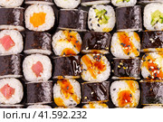 Различные роллы с лососем, угрем, тунцом, омлетом и овощами. Ясай, сяке маки, унаги маки, магуро маки, томаго маки. Стоковое фото, фотограф Sergei Gorin / Фотобанк Лори