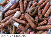 Образцы колбасной продукции в сетчатой упаковке на выставке Агропродмаш-2023. Редакционное фото, фотограф Сайганов Александр / Фотобанк Лори