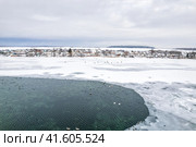 Огромная полынья на озере у деревни Вад (Нижегородская область) (2022 год). Стоковое фото, фотограф Илья Старков / Фотобанк Лори