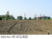Open-air garage for agricultural machinery. Old tractors, combines and towed equipment. Стоковое фото, фотограф Леонид Еремейчук / Фотобанк Лори