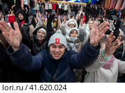 Молодые люди, члены Движение первых во время репетиции музыкального спектакля "1000 первых", который должен состояться в День народного единства во время проведения выставки-форума Россия на ВДНХ в городе Москве, Россия (2023 год). Редакционное фото, фотограф Николай Винокуров / Фотобанк Лори
