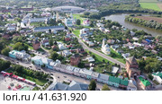 Aerial copter view of modern cityscape of Kolomna overlooking ancient Kremlin, Moscow region, Russia. Стоковое видео, видеограф Яков Филимонов / Фотобанк Лори