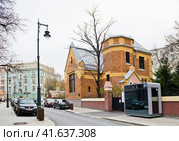 Особняк Шехтеля в пасмурный день поздней осенью. Ермолаевский переулок, дом 28, строение 1. Москва (2023 год). Редакционное фото, фотограф E. O. / Фотобанк Лори