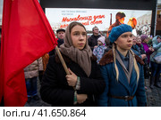 Участники театрализованной постановки, посвященной Дню народного единства и 82-й годовщине со дня проведения военного парада 7 ноября 1941 года, на Красной площади в городе Москве, Россия (2023 год). Редакционное фото, фотограф Николай Винокуров / Фотобанк Лори