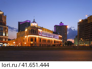 Moscow, Russia - September 3, 2023. Building of famous Praga restaurant in Arbat street, the center of Moscow. Summer sunset view. Редакционное фото, фотограф Александр Кузнецов / Фотобанк Лори