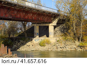 The bridge across the river Protoka in the city of Slavyansk-on- (2016 год). Стоковое фото, фотограф Леонид Еремейчук / Фотобанк Лори