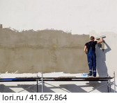 Plasterers Builders plastered wall in a commercial building. Wor. Стоковое фото, фотограф Леонид Еремейчук / Фотобанк Лори