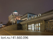 Moscow - January 25, 2023. Entrance lobby of Borovitskaya metro station in Mokhovaya street, the center of Moscow. Winter night view. Наземный вестибюль станции метро Боровицкая в центре Москвы. Редакционное фото, фотограф Александр Кузнецов / Фотобанк Лори