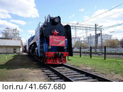 Moscow - May 1, 2022. Soviet steam train P-36 Podmoskovnaya railway museum. Sunny spring view. Советский паровоз П-36 в железнодорожном музее, депо Подмосковная, Москва. Редакционное фото, фотограф Александр Кузнецов / Фотобанк Лори