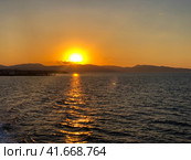 Golden Beautiful sunset at the seaside, Greece. Редакционное фото, фотограф Екатерина Каляева / Фотобанк Лори