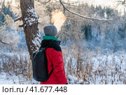 A man in the winter in the cold exhales a cloud of steam, smoke. Стоковое фото, фотограф Ольга Ильина / Фотобанк Лори