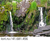 Waterfall from the thawed waters. Melting snow in the hilly tund. Стоковое фото, фотограф Леонид Еремейчук / Фотобанк Лори