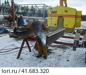 Safety at work. Welding and grinding of iron constructions. Industrial weekdays welders and fitters. Стоковое фото, фотограф Леонид Еремейчук / Фотобанк Лори